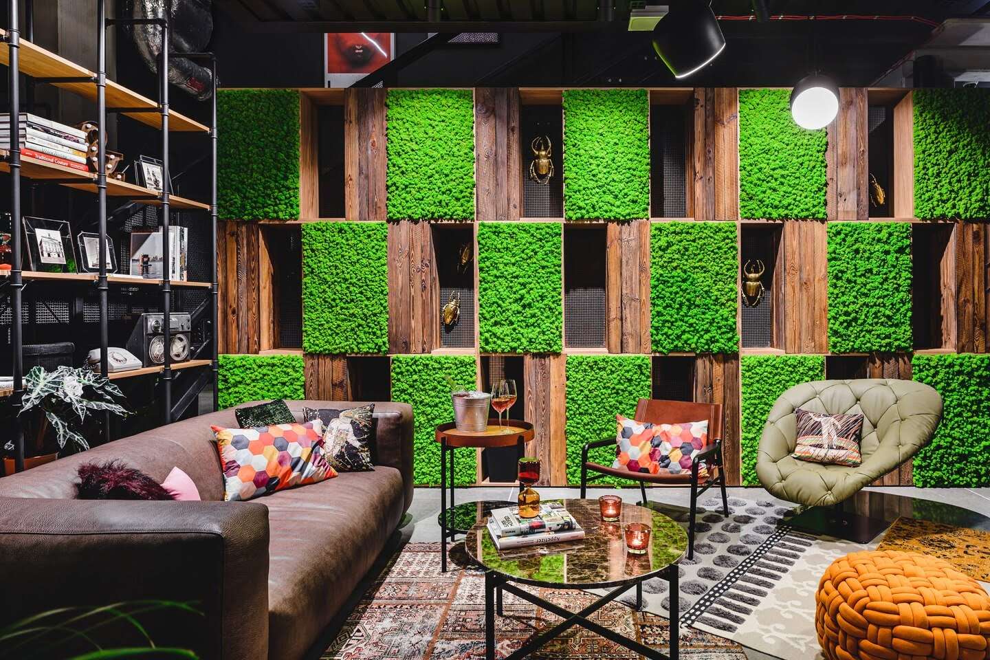 Parete verde verticale per ristorante a Roma