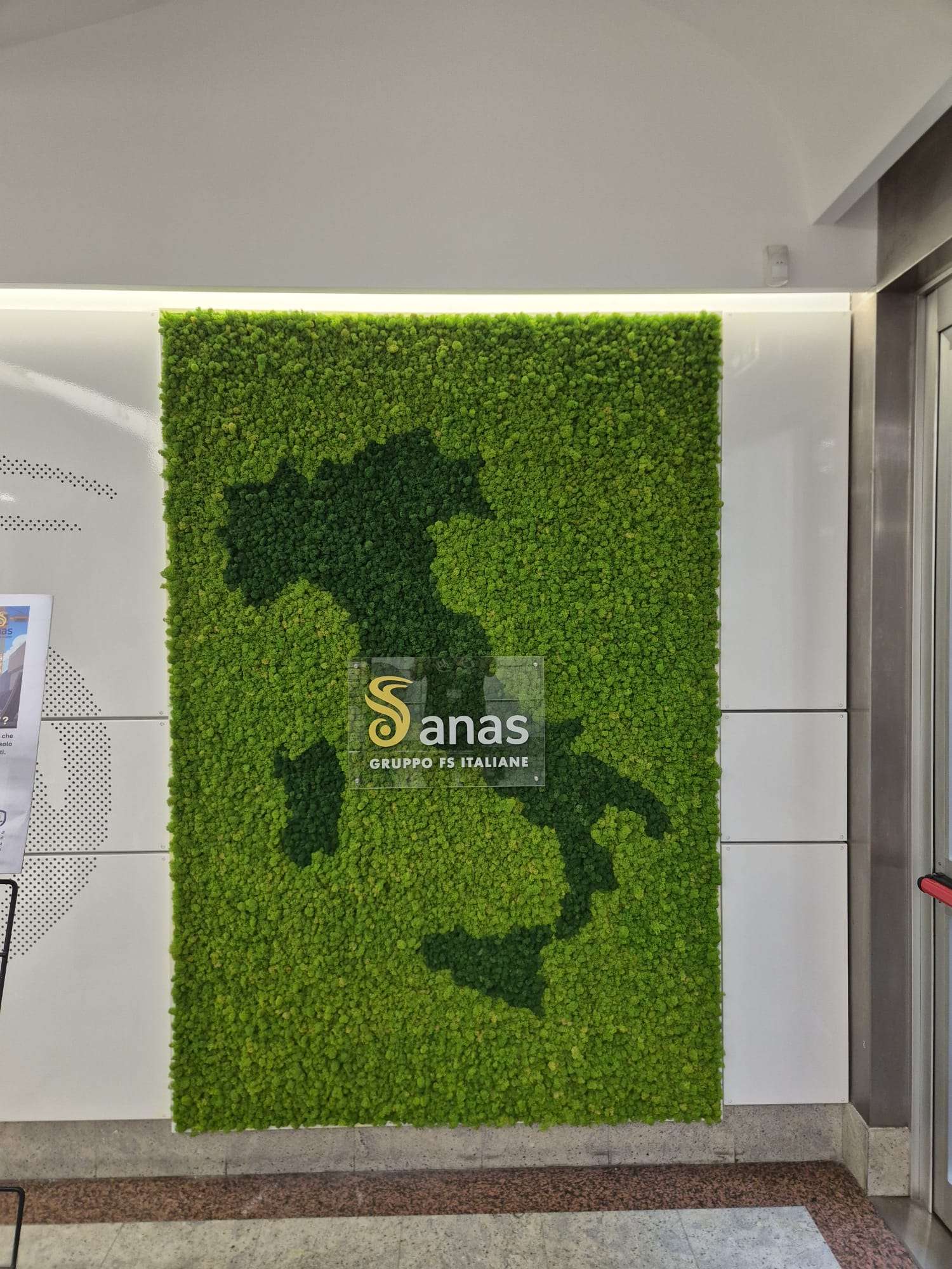 Pareti verde stabilizzato a forma di Italia per Anas S.p.A.